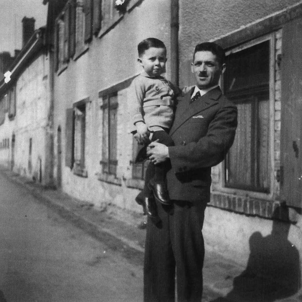 Ehud Loeb with his father Hugo in Buehl, Germany before the war. The family home is in the background