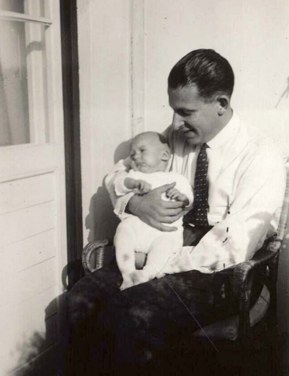 Heinz Lichtwitz im Alter von 3 Monaten mit seinem Vater Max