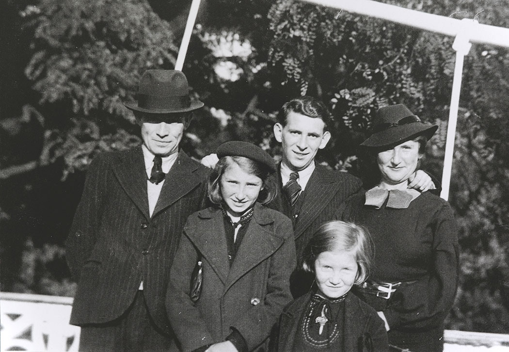 Photograph taken around the summer of 1936 in a park in Antwerp.  <br>From right (adults): Perla Krieser, Avigdor Aichel (Hilda Tiar's cousin, captured on the streets of Köln, Germany together with his father and sent to Sbaszyn on the border with Poland, murdered Hanukkah 1939), Solomon Krieser<br>
From right (children): Hannah Krieser, Hilda Tiar's sister who was with her in the Riversaltes camp, Hilda Tiar (Krieser)
