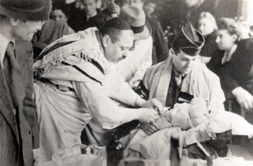 Circumcision ceremony of Josef Lichtensztein, the first baby born in the DP camp, 1946 – Heidenheim, Germany