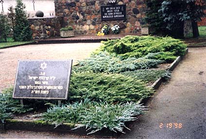 אחד מקברי האחים בטרביץ, בהם נקברו קורבנות 'הרכבת האבודה'