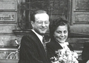 Sobrevivientes del Holocausto Nelly Ebbe y Elias Blumner el día de su boda. Alemania, 1947