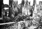 חורבות בניינים בגטו ורשה שנהרסו במהלך דיכוי המרד, 1943 