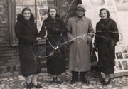 Wolbrom c.1936. Moshe Gelband with his wife Malka (née Rotmensch) (third from right). Pictured with them are also Hinda Rotmensch, Malka’s sister, and another woman