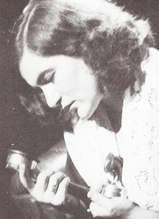 Vava in einer Aufführung von Cocteaus „Die Menschliche Stimme”, 1946