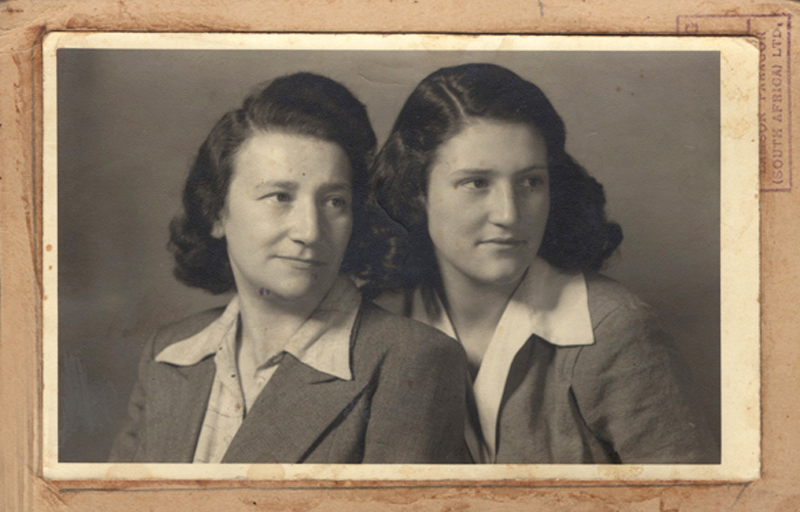 דיטה ואמה הדי (הדוויג) במחנה עקורים, 1946 