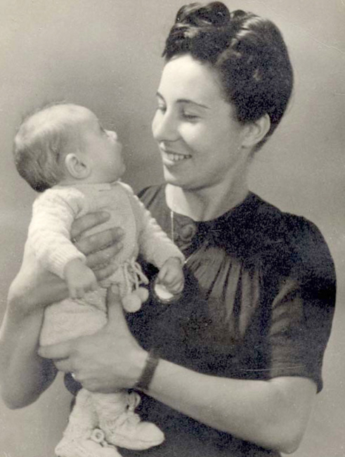 קתרינה ובנה קלרנס במחנה ווסטרבורק, יוני 1943