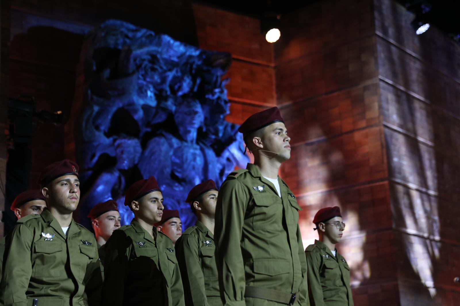 Die Ehrengarde der israelischen Fallschirmjäger während der Zeremonie