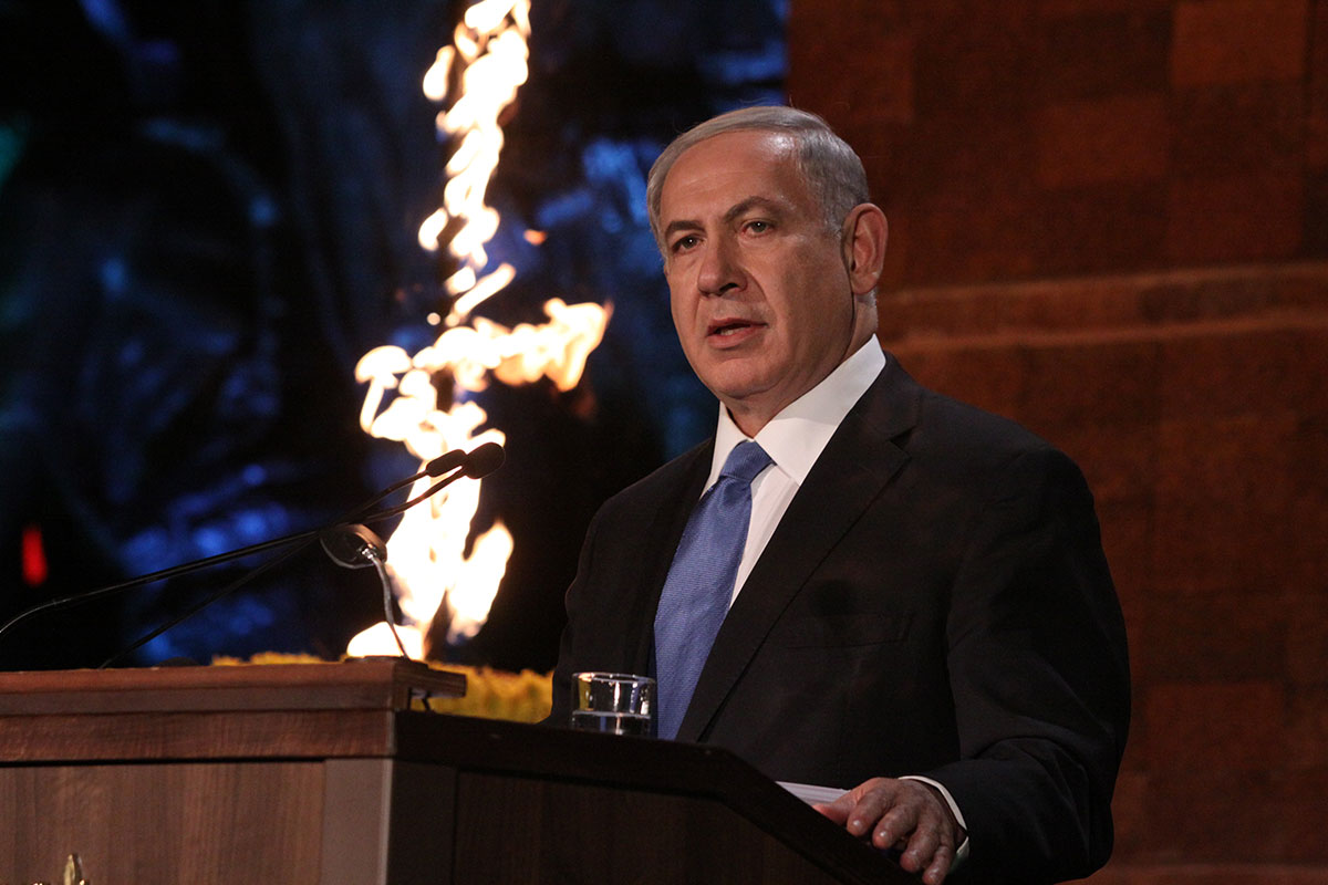 El primer ministro Binyamín Netanyahu haciendo uso de la palabra en la ceremonia oficial de apertura del Día del Recuerdo del Holocausto y el Heroísmo