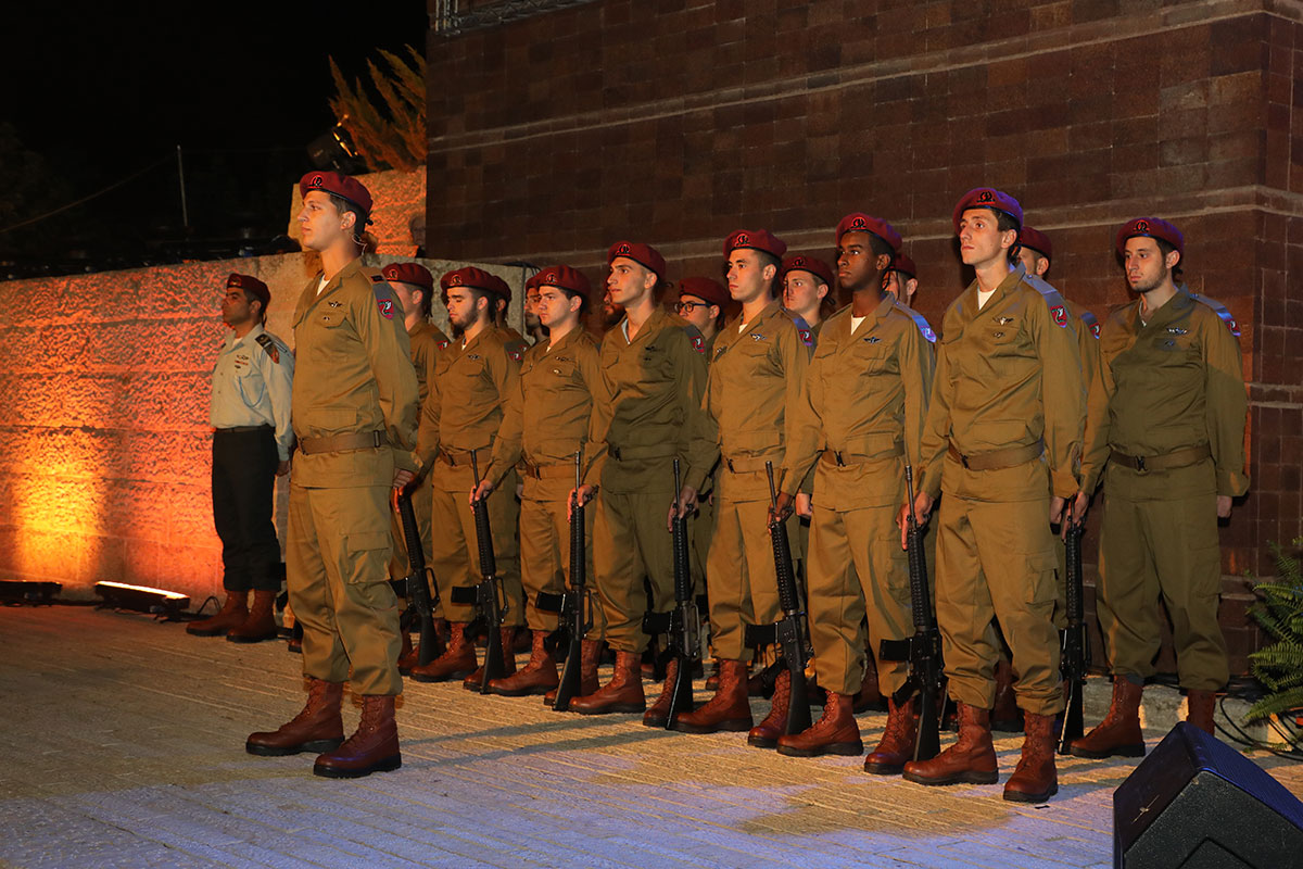Guardia de honor de la Brigada de Paracaidistas durante la ceremonia