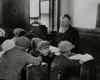 [Profesor y alumnos en el jeder (Escuela Elemental Judía), Slonim, ca. 1935-1938]
Roman Vishniac
© Mara Vishniac Kohn, courtesy International Center of Photography
