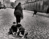 [Niños jugando en la calle, Baluty, Lodz o Varsovia]
Roman Vishniac
© Mara Vishniac Kohn, courtesy International Center of Photography