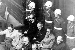 El banquillo de los acusados en los juicios de Nuremberg, Alemania, 1945
Archivo fotográfico de Yad Vashem