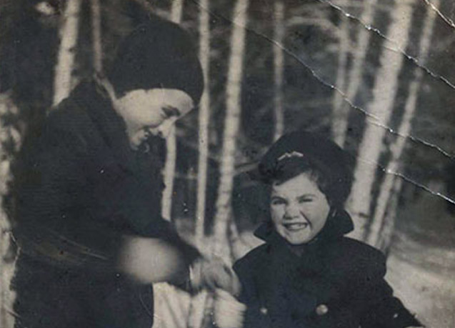 Jiří Bader und seine Schwester Vera vor dem Krieg. Kyjov, Tschechoslowakei, 1938/39. 