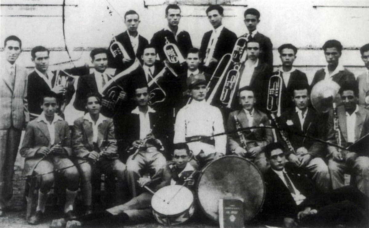La orquesta “Esperenze”, Monastir, 1930. Estaba formada por instrumentos de viento, tambores y platillos