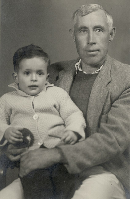 Aleksander Kramarovskiy con Uri, el hijo de Riva, 1948
