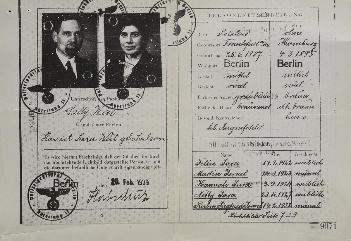 Pasaporte alemán de Sally y Harriet-Sara Weil, marcado con la letra 'J' (Jude), emitido en Berlín el 20 de febrero de 1939