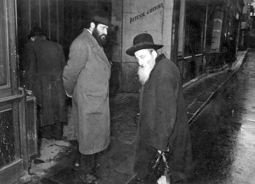 Paris, deux hommes âgés dans le quartier juif, mai 1941
