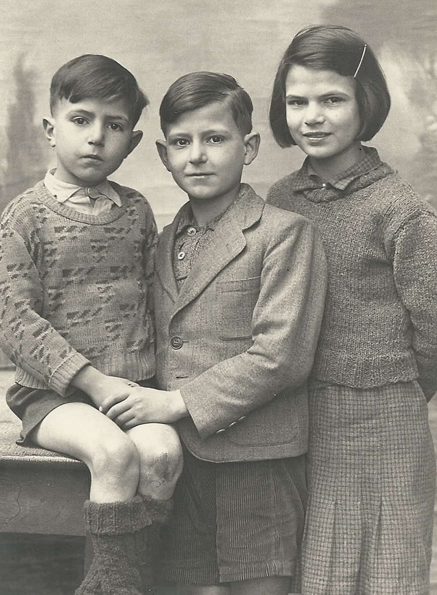 De gauche à droite : George, Eli et Jeannine Sebbane pendant la guerre