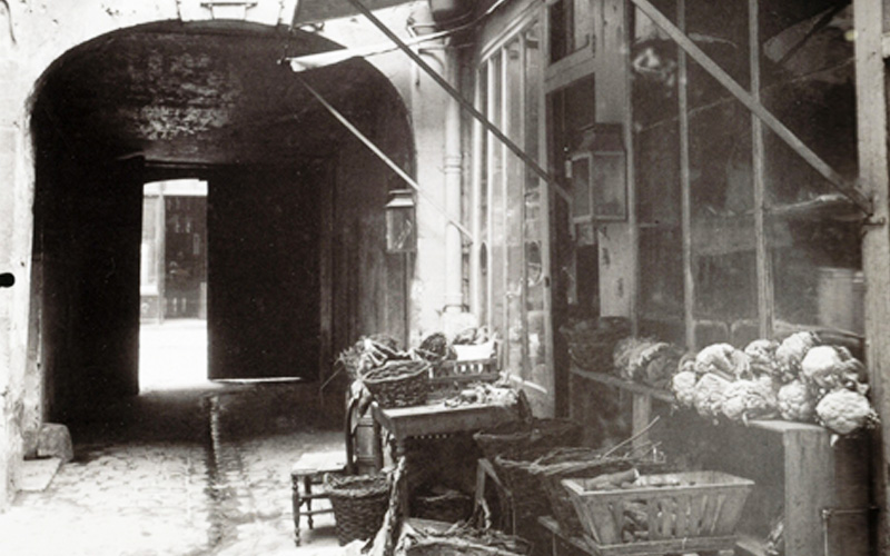 Passage from 43 Vieille du Temple St. to 6 Des Guillemites St.,  Paris (4th arrondissement), 1911