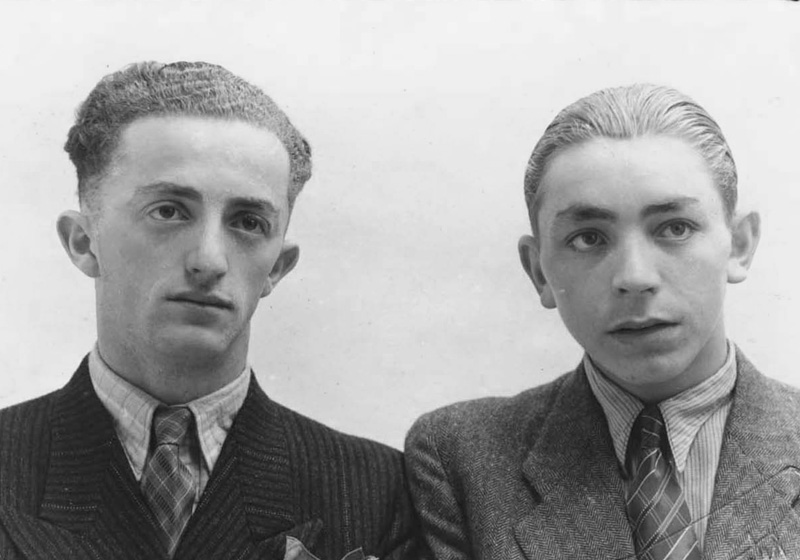 Solomon Hans (à droite) et son cousin Jerry Hans, deux enfants de Buchenwald, au Château de Vaucelles de Taverny, une maison d'enfants de l'OSE