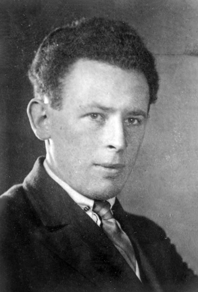 אלכסנדר וייסברג נולד בפסטוב שבאוקראינה ב-1912 ונרצח בבאבי יאר.