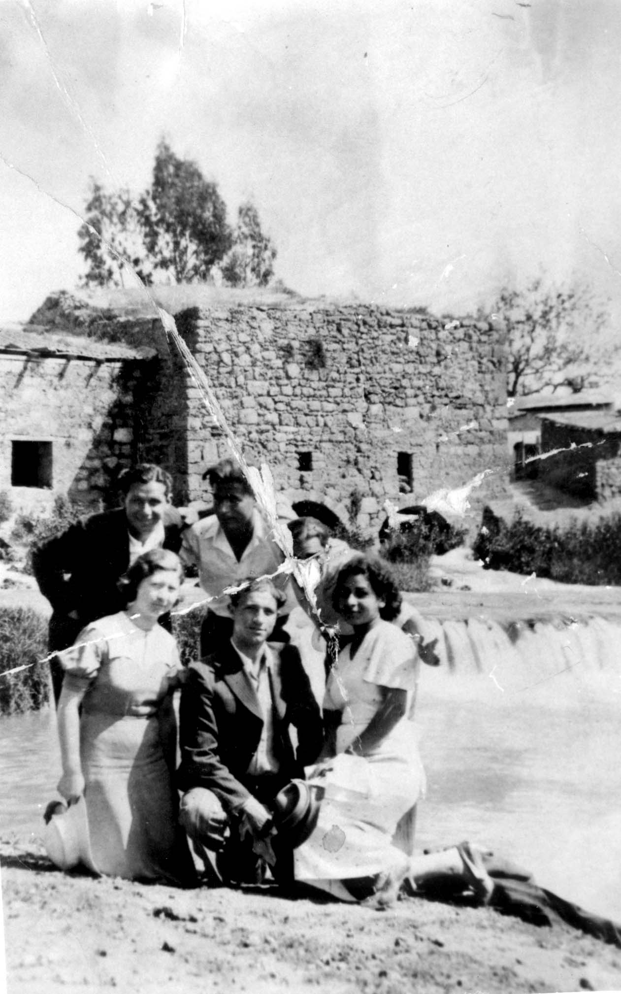 צעירים יהודים ממונאסטיר בתצלום מלפני המלחמה