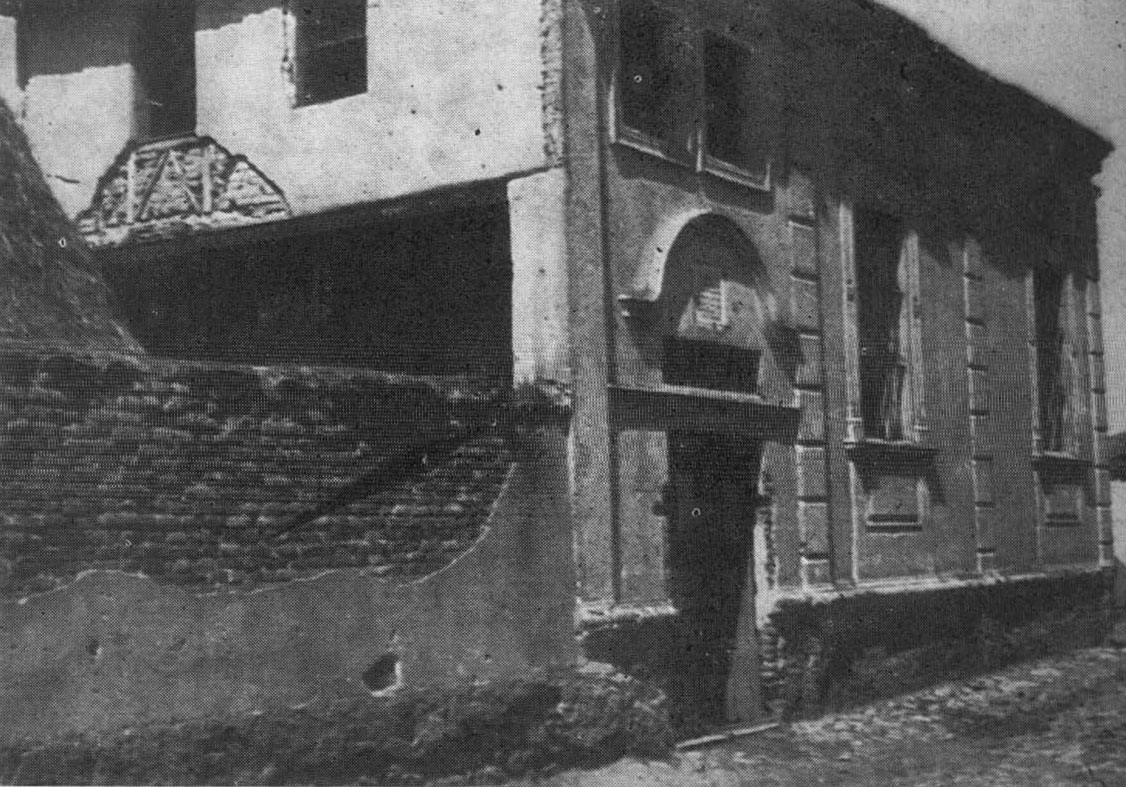 בית הכנסת 'עוזר דלים' ברחוב סרמסקה. לאחר גירוש היהודים במרץ 1943 הפך מבנה בית הכנסת לבית דירות