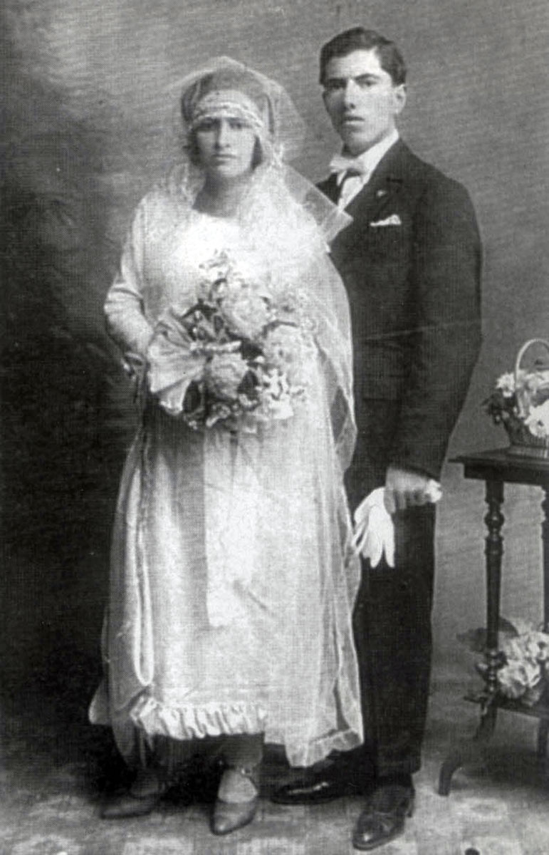 אהרון אלבוחר ורג'ינה קלדרון ביום נישואיהם במונאסטיר, 25 באפריל 1925