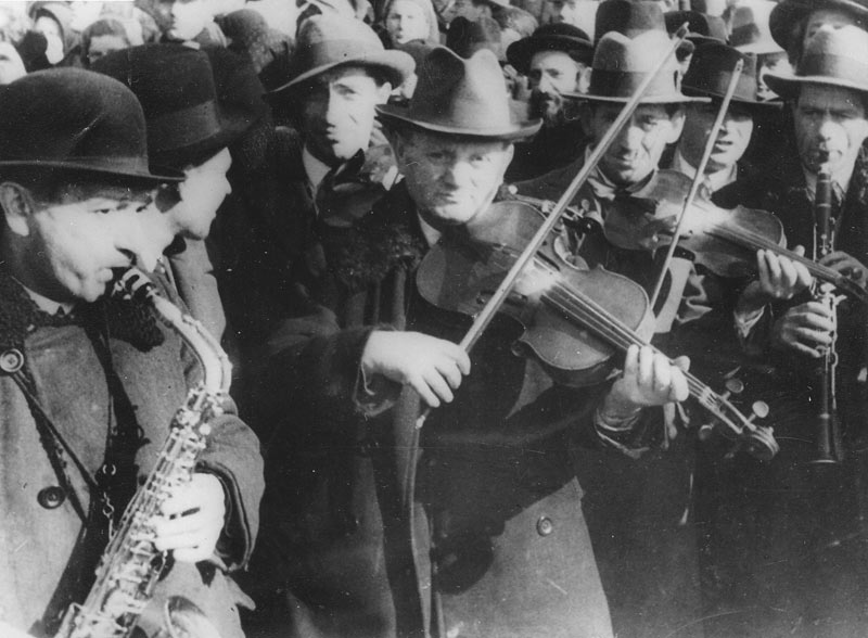 כליזמרים יהודיים בין שתי מלחמות העולם במונקאץ'