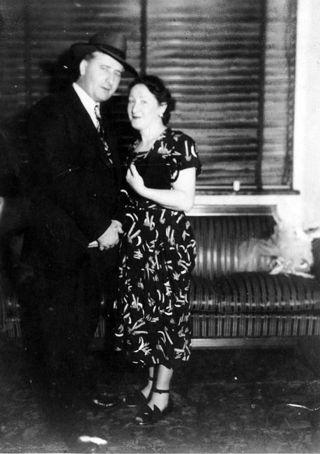 הרב חיים יהודה מרמלשטיין ואשתו מרים, ארצות הברית, 25 באוקטובר 1948. הרב מרמלשטיין היה מלמד במונקאץ'