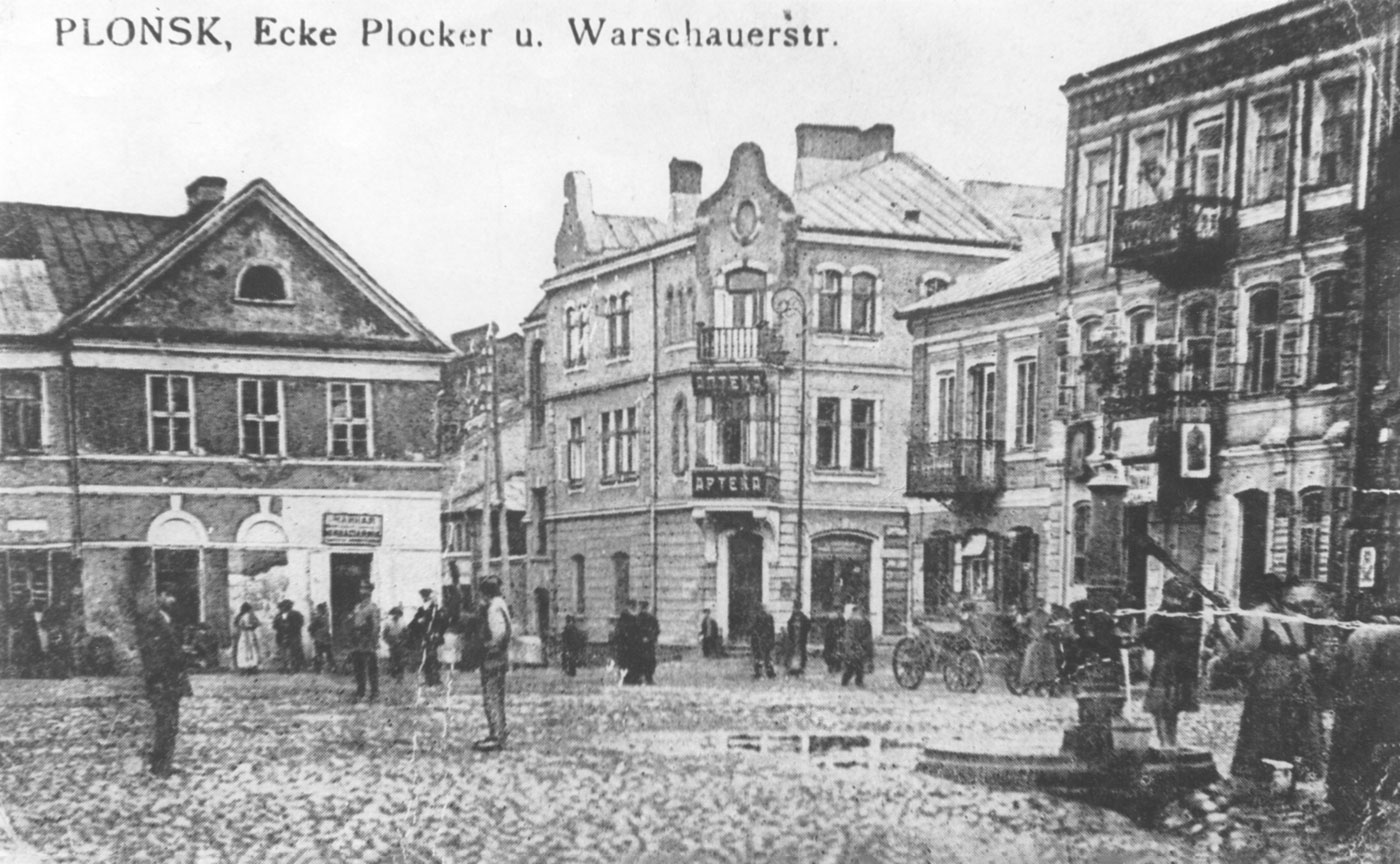 פלונסק, הבאר בכיכר שבפינת הרחובות ורשה ופלוצק