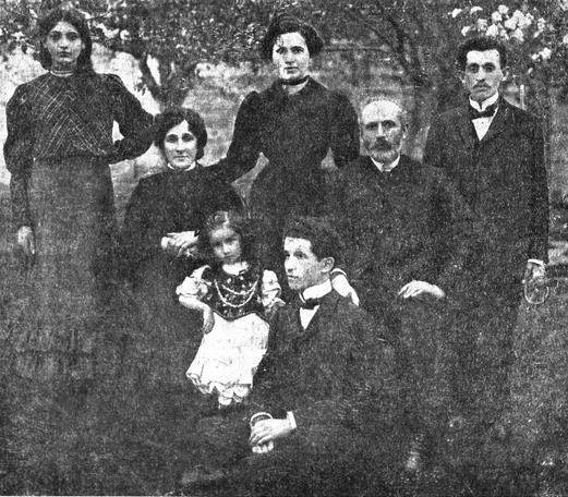 פלונסק, דוד בן-גוריון (למטה) עם בני משפחתו