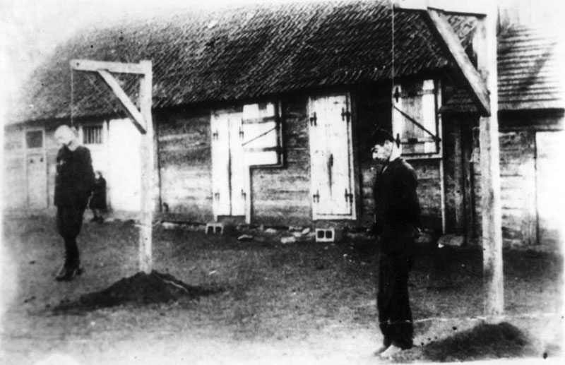 הוצאה להורג בתליה בפלונסק. הנרצחים הם ככל הנראה יהודים