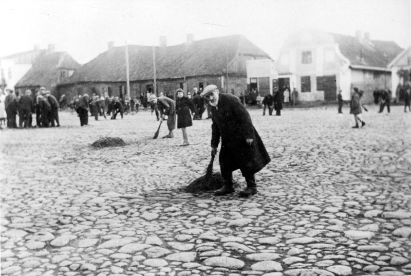 עבודות כפייה של יהודים בפלונסק