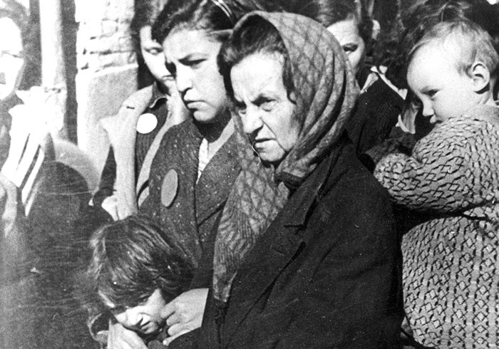 נשים וילדים בגטו מינסק
