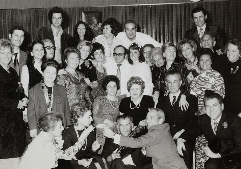 חברי ה"נאשה גרופה" בישראל, בחתונת אסתי, בתם של פלה ופינק טריימן, חברי הקבוצה, 1973