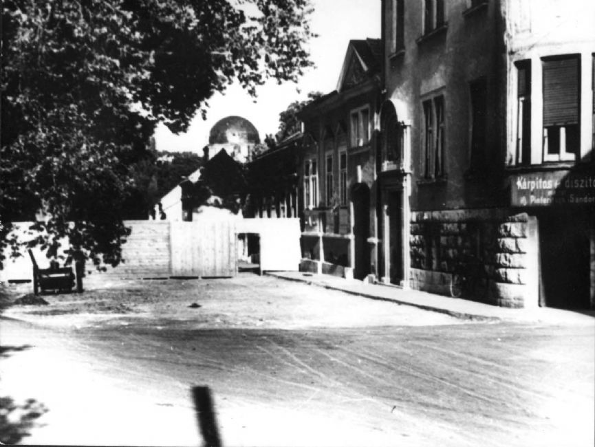Hungary, Sopron, שער הכניסה לגטו, 1941. ארכיון יד ושם, 1447/8