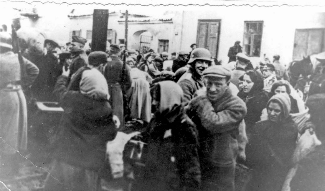 Poland ,Bialystok, גירוש מהגטו, אוגוסט 1943.<br>
ארכיון יד ושם, 1394/3
