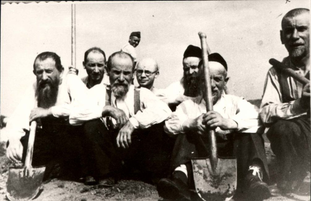 Poland ,Dabrowa Gornicza, יהודים בעבודות כפייה.<br>
ארכיון יד ושם, 1969/1