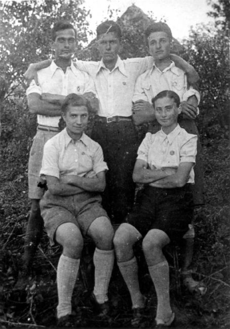 Ukraine ,Transnistria ,Djurin, קבוצת נוער יהודי בגטו, 07/09/1943.