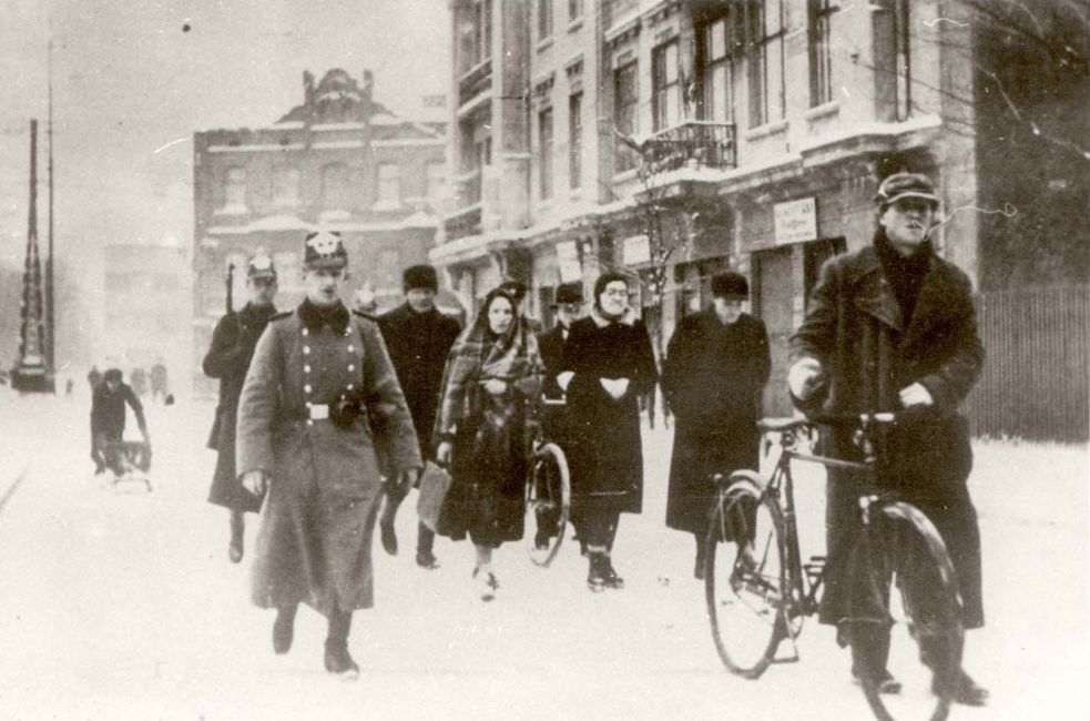 Poland ,Zawiercie, גירוש יהודים ע"י המשטרה הגרמנית בחורף.