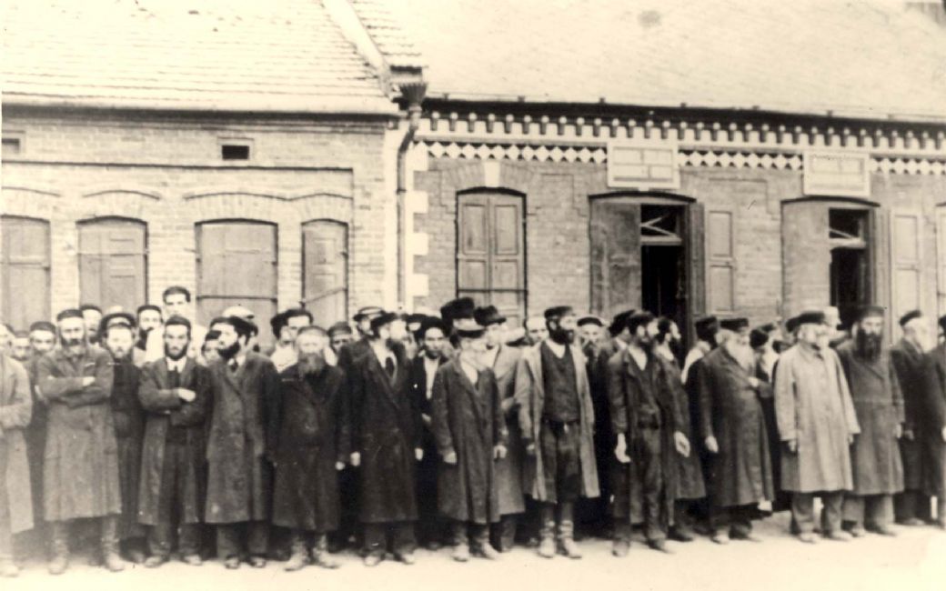 Tarnopol, Poland,  06-16/07/1941, יהודים שנתפסו לעבודת כפיה,<br>
ארכיון יד ושם, 53EO1