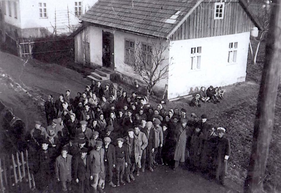 Poland ,Andrychow, איסוף היהודים , 1940.<br>
ארכיון יד ושם, 5437/1