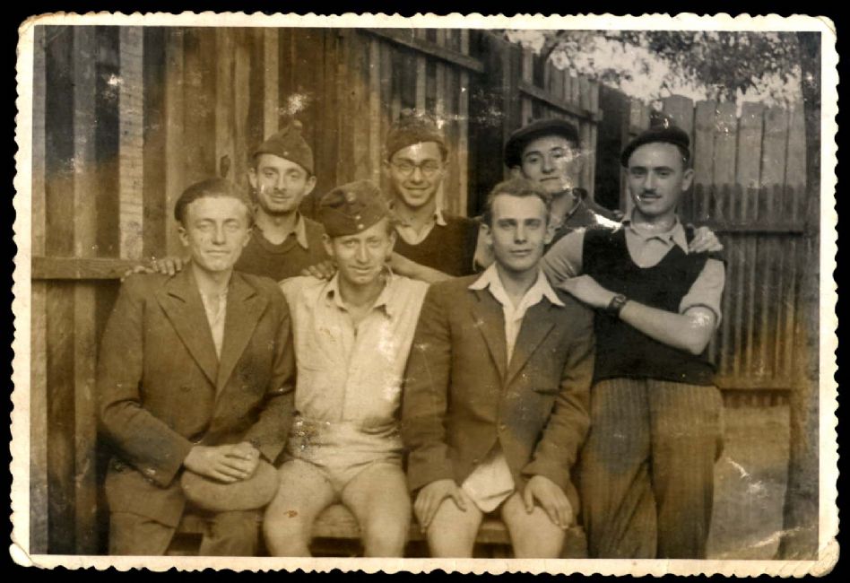 Hungary ,Csepel, קבוצה של עובדי כפייה יהודים, 29/09/1944.<br>
ארכיון יד ושם, 109FO1