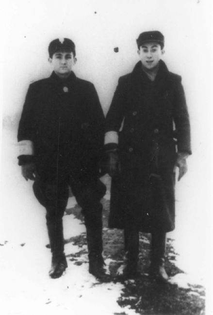 Poland ,Kolbiel, שני שוטרים יהודים בגטו. ארכיון יד שום, 1888/2