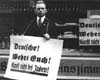 Берлин, Германия, 01/04/1933. Экономический бойкот. Плакат: "Немцы! Осторожно! Не покупайте у евреев!"