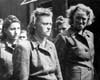 Берген-Бельзен, Германия, 1945. Бывшие надзирательницы лагеря, арестованные британской армией.