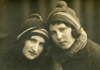 Футерман Дина (слева) и Хана (справа). Дина Погибла в Лепеле, вместе со своими детьми, Хана пережила войну и работала биологом. Фото 1932 года.