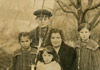 Бася Футерман с детьми: Диной, Ханой, Ривой и Левой, во время Первой мировой войны. Фотография сделана немецкими солдатами в Ушачах, 1918 г.